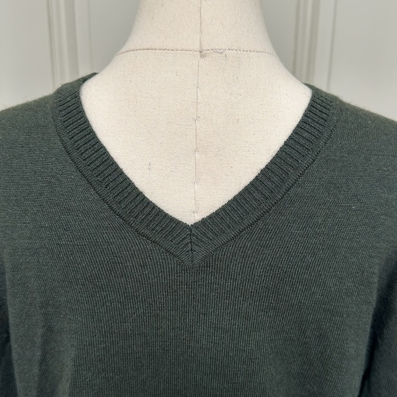 Banana Republic V-Neck Sweater - tall size! - Picture 4 of 7